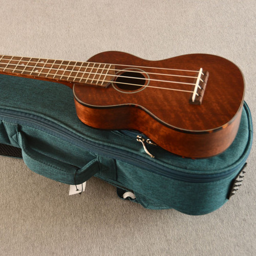 Eastman EU1S Soprano Ukulele – Solid Mahogany Top, Back & Sides - View 2