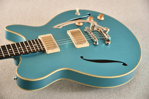 Eastman Romeo LA Hollowbody Archtop Blue Seymour Duncan P90 - View 5