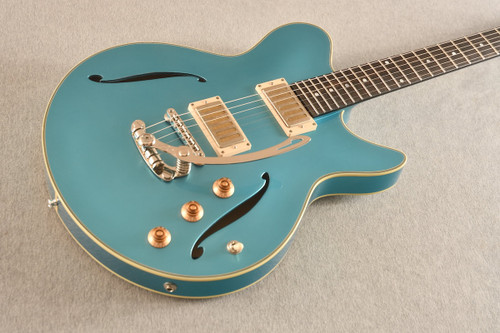 Eastman Romeo LA Hollowbody Archtop Electric Guitar – Blue, Seymour Duncan P-90 - View 3