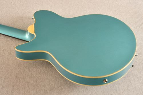 Eastman Romeo LA Hollowbody Archtop Electric Guitar – Blue, Seymour Duncan P-90 - View 5
