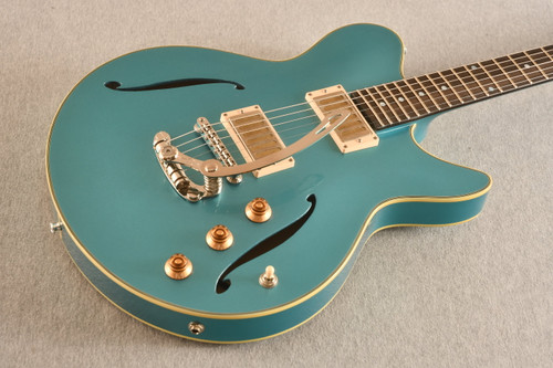 Eastman Romeo LA Hollowbody Archtop Electric Guitar – Blue, Seymour Duncan P-90 - View 3