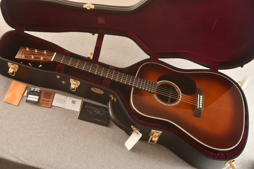 Martin Custom Shop HD 28 Style Adirondack 45 Rosette Hillman Burst Maple Binding #2959973 - Case