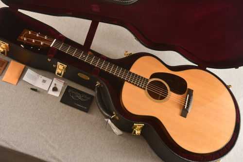 Martin Custom Shop GJ 18 Style Grand Jumbo #2959947 - Case