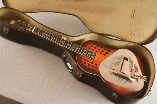 Royall Wood Body Tricone Resonator Burst - Case