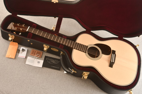 Martin Custom Shop OM 28 Style Modern Deluxe Adirondack #2981124 - Case