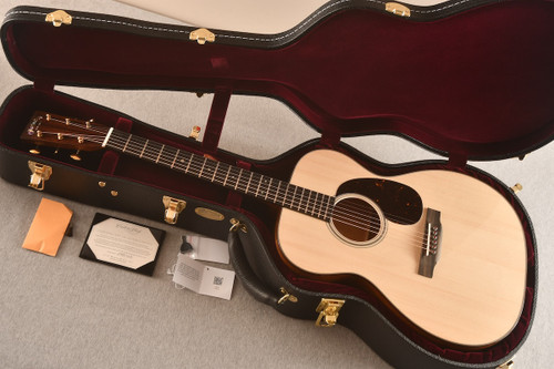 Martin Custom Shop 000 18 Modern Deluxe Style Adirondack #2981122 - Case