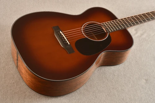 Martin Custom Shop 00-18 Burst (1 11/16 Nut) #3053198 — Ambertone - View 4