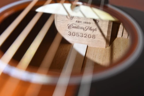 Martin Custom Shop 00-18 Adirondack (1 11/16 Nut) #3053208 — Ambertone - View 2