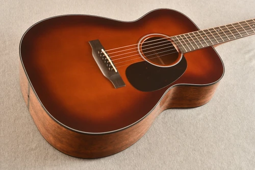 Martin Custom Shop 00-18 Adirondack (1 11/16 Nut) #3053208 — Ambertone - View 4