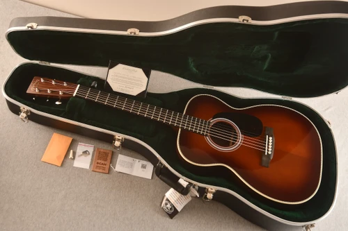 Martin Custom Shop 00-28 Adirondack Ambertone #3049379 — Acoustic Guitar