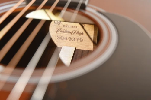 Martin Custom Shop 00-28 Adirondack Ambertone #3049379 — Acoustic Guitar - View 2