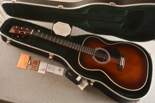 Martin Custom Shop OM-28 Adirondack (1 11/16 Nut) #3053214 — Ambertone
