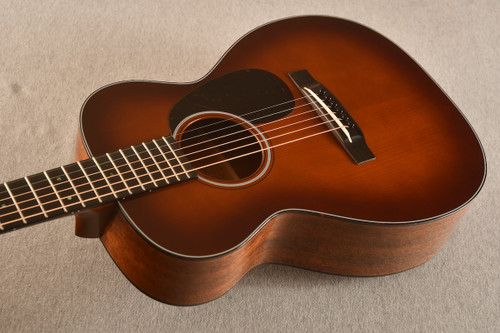 Martin Custom Shop 0-18 Vintage Style Adirondack Hillman Burst #2945126 - Top Angle