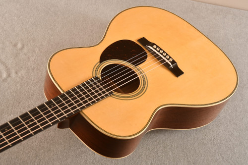 Martin Custom Shop OM-28 Engelmann Premium Guatemalan (2024) #2884380 - Top Angle