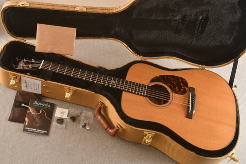 Boucher BG-42T-G NAMM (2026) - Case