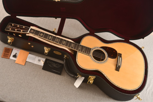 Martin Custom Shop OM-45 Adirondack V Neck (2025)
