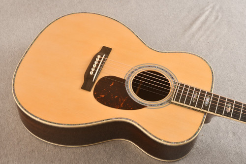 Martin Custom Shop OM-45 Adirondack V Neck (2025)