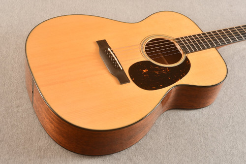 Martin 000-18 (2025) — Top