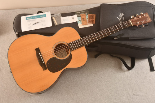 Martin 000E Retro Plus Mahogany (2025) — Case