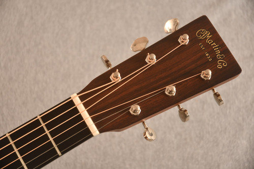 Martin D-18 (2021) — Headstock