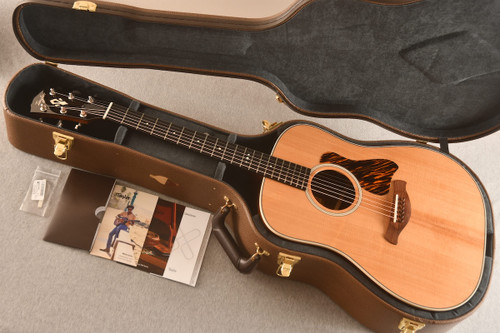 Taylor 710e Gold Label (2025) — Case