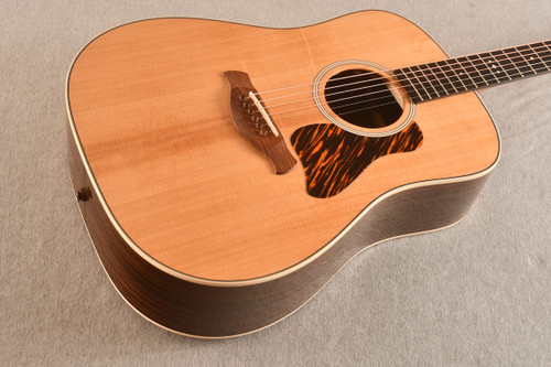 Taylor 710e Gold Label (2025) — Top