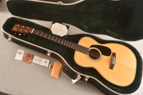 Martin Custom Shop 00-28 Adirondack — Case