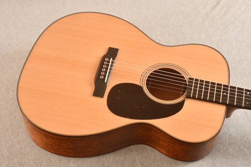 Martin 000-18 Modern Deluxe (2025) — Top 2