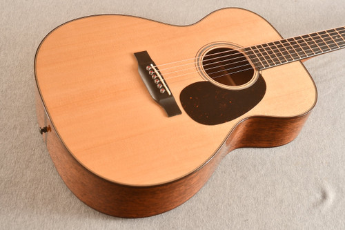 Martin 000-18 Modern Deluxe (2025) — Top