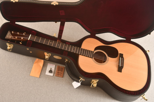 Martin 000-18 Modern Deluxe (2025) — Case