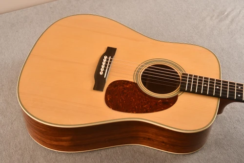 Martin Custom Shop D-28 Adirondack / Honduran Rosewood (2025) — Top 2