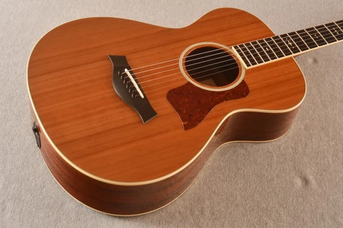 Taylor 512e 12-Fret Cedar / Mahogany (2014)
