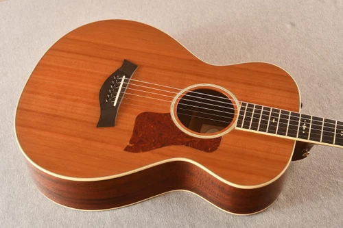 Taylor 512e 12-Fret Cedar / Mahogany (2014)