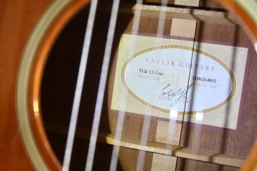 Taylor 512e 12-Fret Cedar / Mahogany (2014)