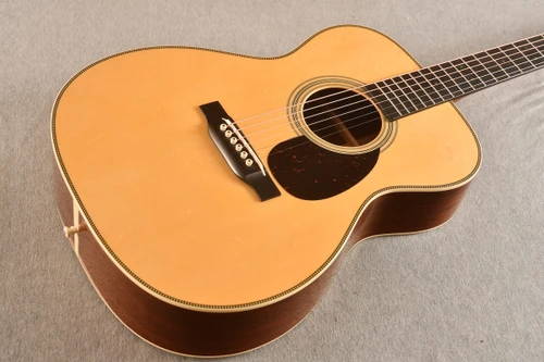 Martin Custom Shop OM-28V Engelmann Premium Guatemalan (2024) #2884380 — Top
