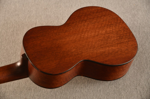 Eastman Concert Ukulele EU1C Solid Mahogany Top Back and Sides - View 4