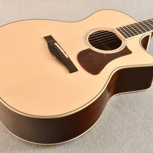 Eastman AC422CE Grand Auditorium Acoustic Electric Guitar – Sitka Spruce & Ovangkol - View 2