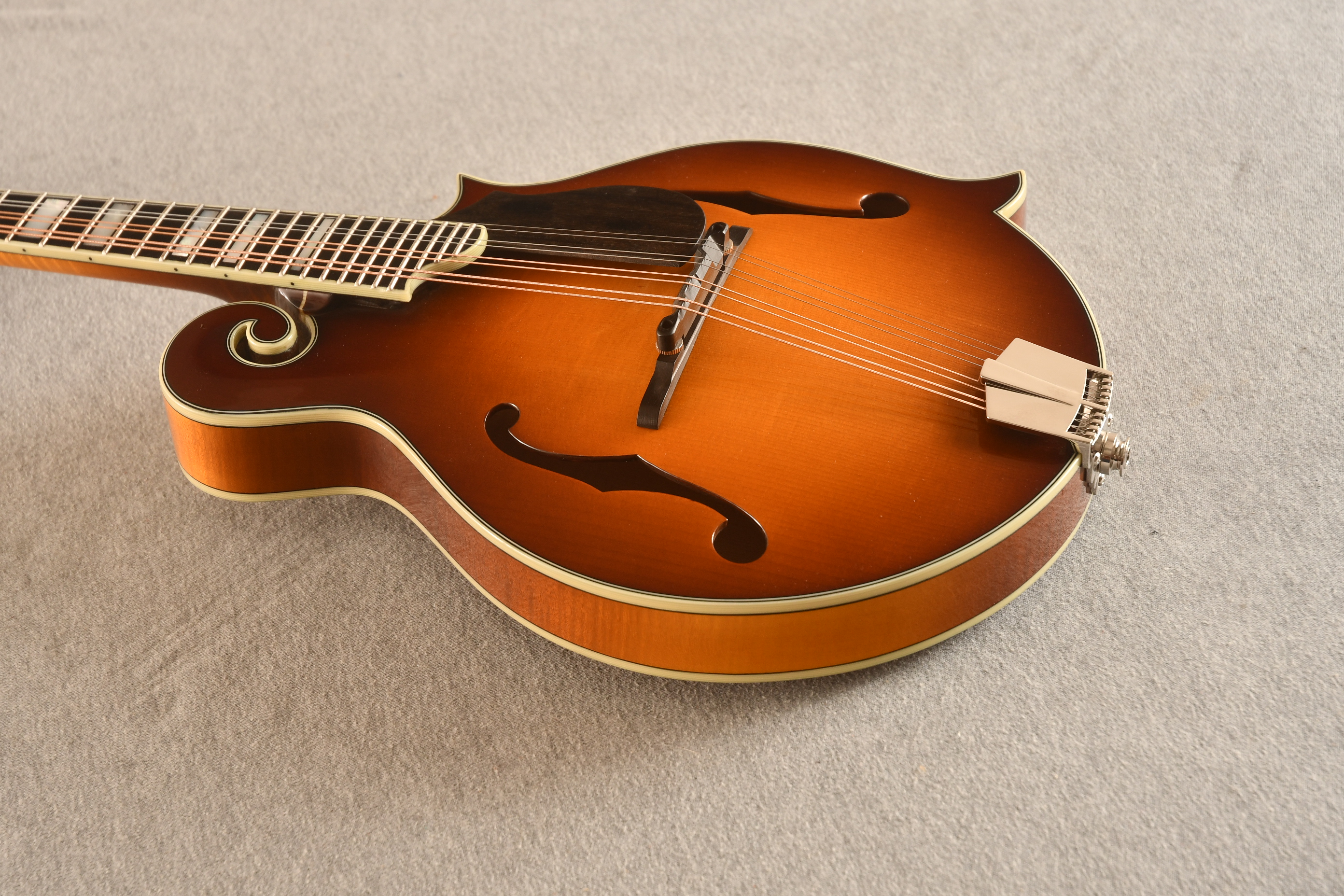 Eastman MD615 Goldburst Electric Mandolin F Style With K&K