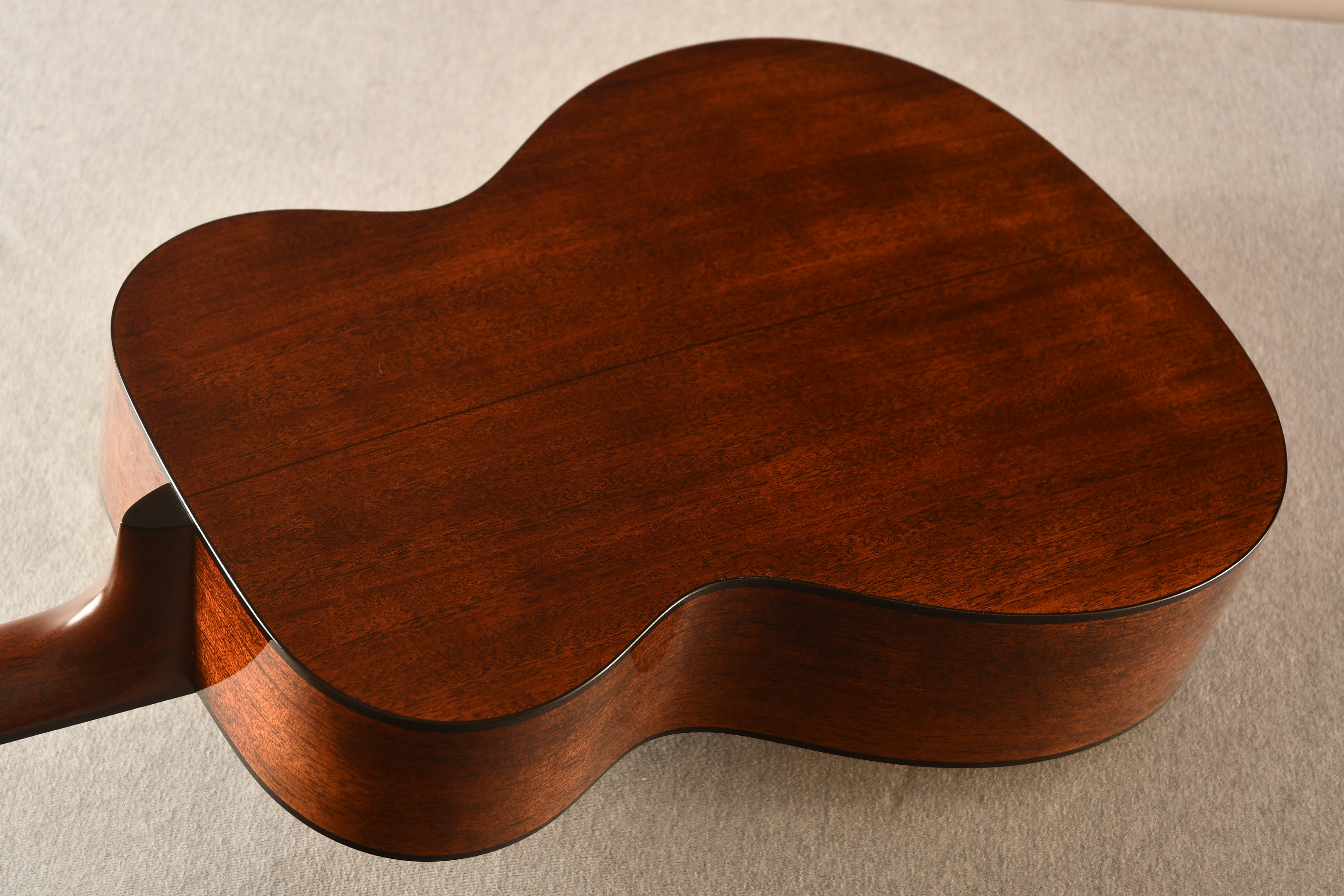 Martin D-18 カスタム Martin D-18 Custom (Adirondack Spruce Top) - YouTube