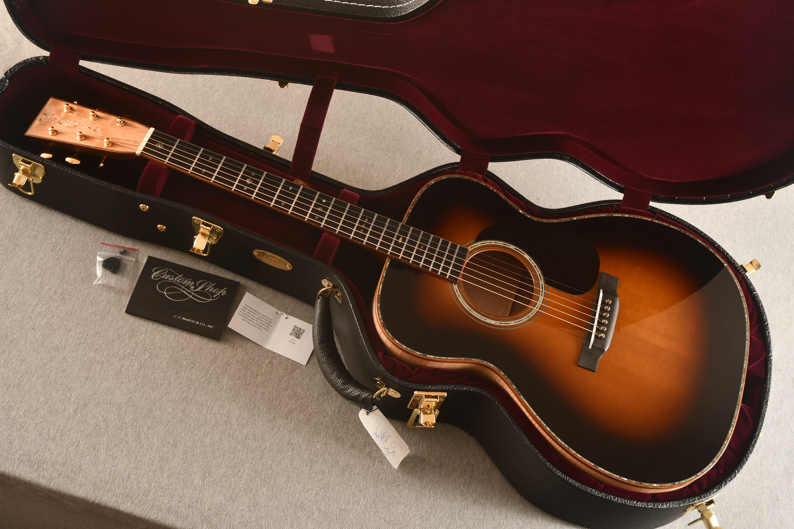 Martin & Co. アコースティックギター ハードケース付き HD 28 Martin & Co. アコースティックギター ハードケース付き HD 28