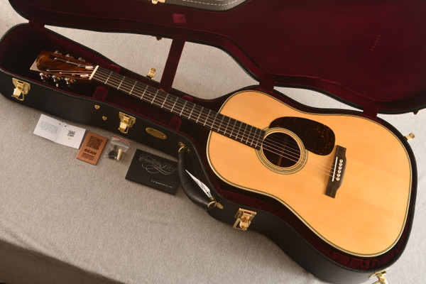 Martin HD-28 Custom Pre War Reissue Adirondack Spruce Top