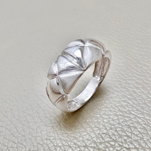 Fashion white gold ring 5.30g, a bold statement piece for women by Treasured & Co., crafted in 14kt white gold. A unique design for those who love elegant style.