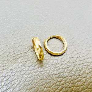 Elegant 14kt Yellow Gold Diamond Cut Hoop Earrings with Beveled Edges. Elegant 14kt Yellow Gold Diamond Cut Hoop Earrings with Beveled Edges.