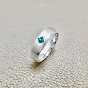 0.20ct emerald wedding band matte white gold 6mm side view