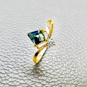 Unique Kite Shape Sapphire Engagement Ring Unique Kite Shape Sapphire Engagement Ring