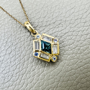 Sri Lanka sapphire and diamond pendant