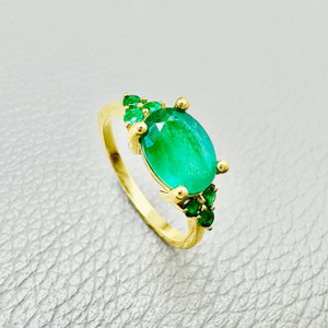 Oval Emerald Ring in 18kt Gold Oval Emerald Ring in 18kt Gold