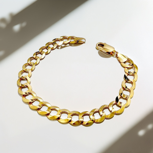 close-up high-polished Cuban link design gold bracelet close-up high-polished Cuban link design gold bracelet