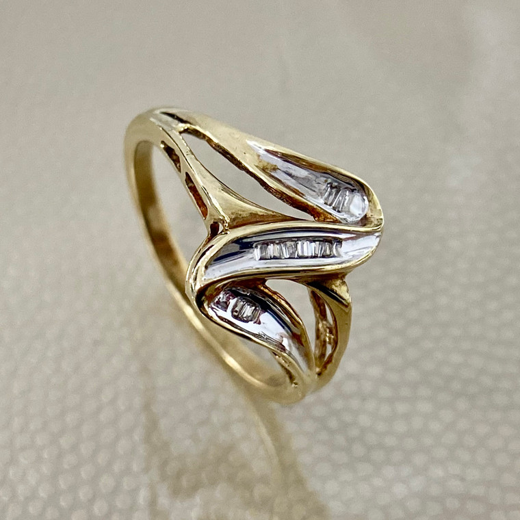 Tapered Baguette Diamond Ring 0.11tcw
