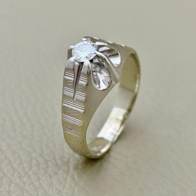 Solitaire Diamond Ring 0.11tcw.